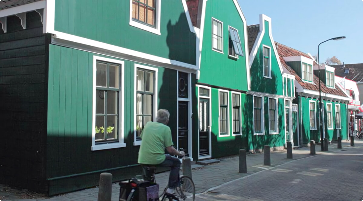 I nostri servizi di noleggio auto offrono una vasta selezione di veicoli a Crommenie.